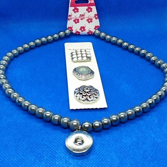 18 inch Gray snap button necklace with 3 buttons - Picture 1 of 4